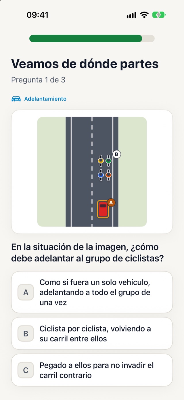 Pregunta del mini test con una carretera dibujada: cómo adelantar a un grupo de ciclistas